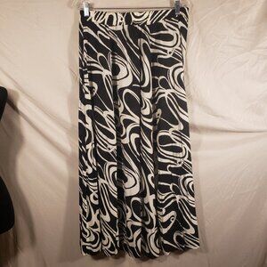 Women's Maxi Black & White Design Skirt - Large